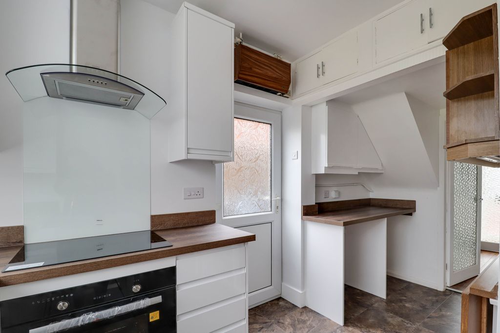 Property photo 3 of 16 Kitchen