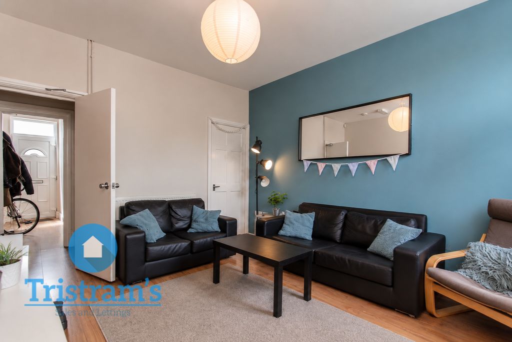 Property photo 2 of 19