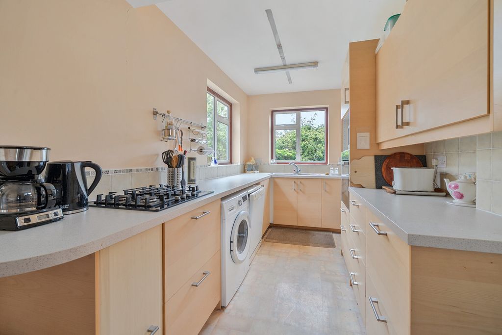 Property photo 3 of 16 1337006-8-68A6Fe5...