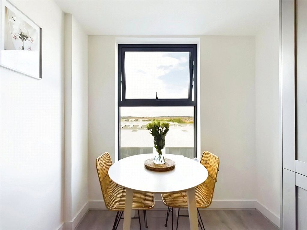 Property photo 3 of 9 Dinning Space