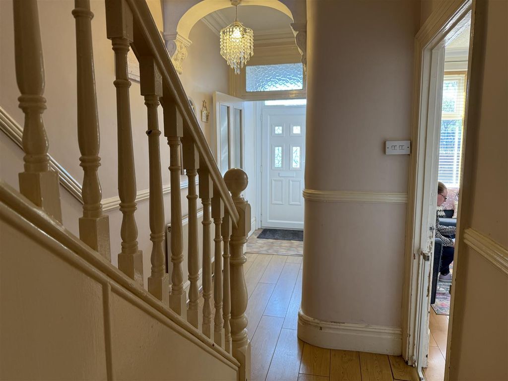 Property photo 3 of 25 Entrance Porch