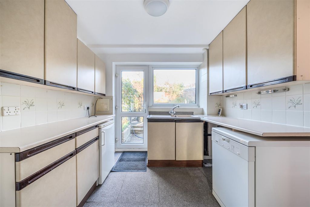 Property photo 3 of 26 1385108-8-694532097Faa4-Arw.Jpg