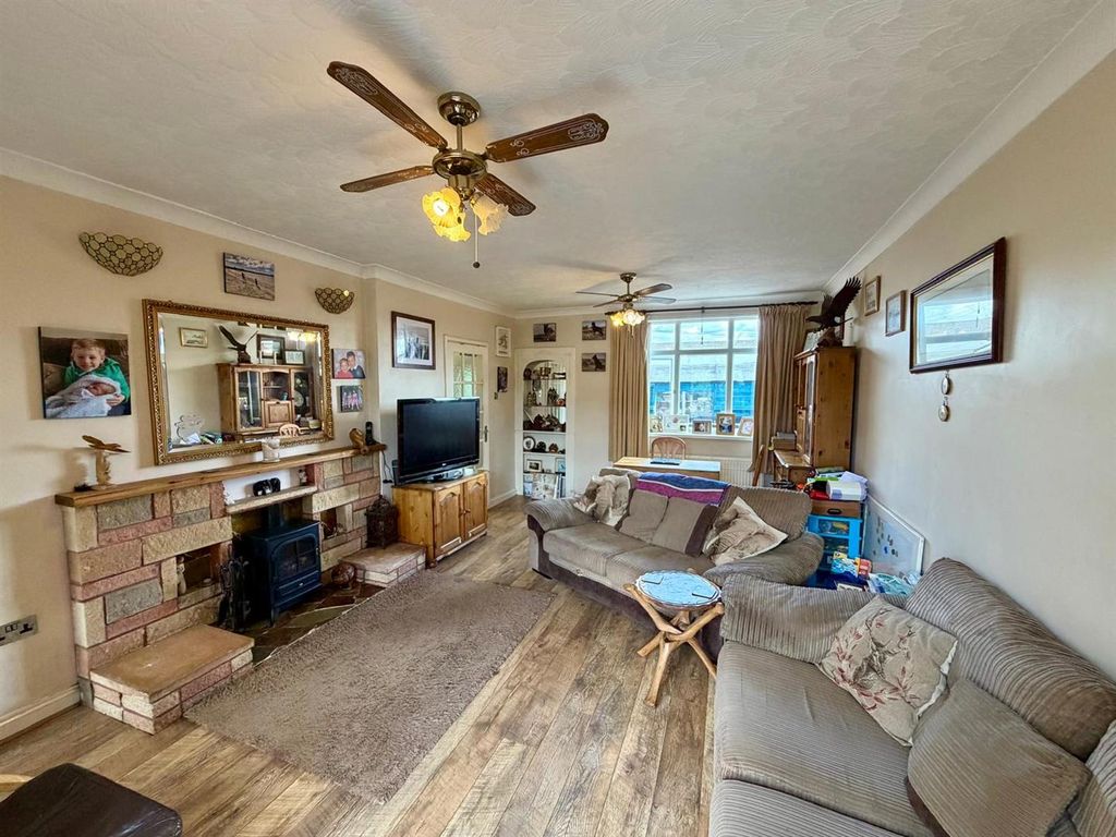 Property photo 2 of 16 Living Room
