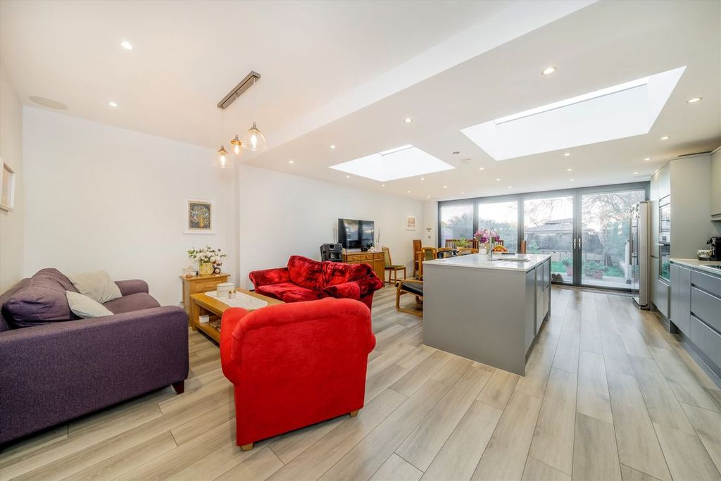 Property photo 2 of 11