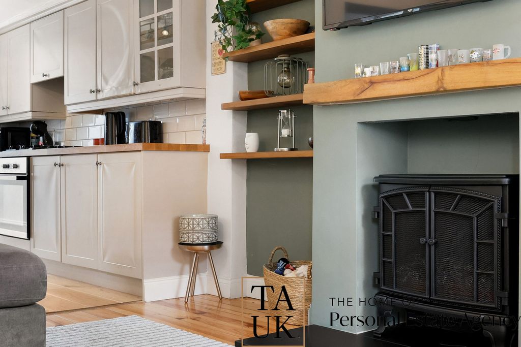 Property photo 3 of 17