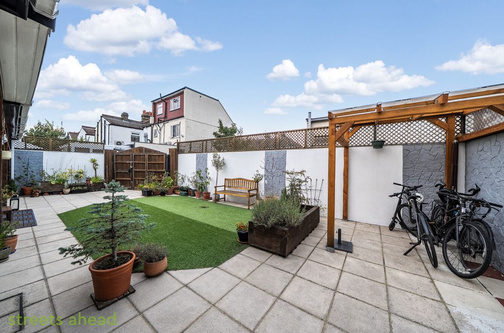 Property photo 3 of 18 212Db1B3-6E12-458...