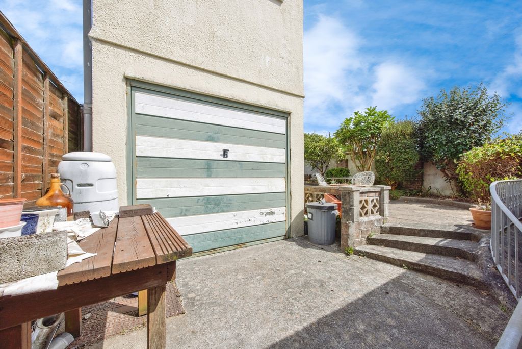 Property photo 3 of 17 Garage With Workshop