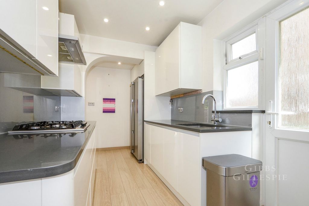 Property photo 3 of 21 Pbox-Img.Jpg