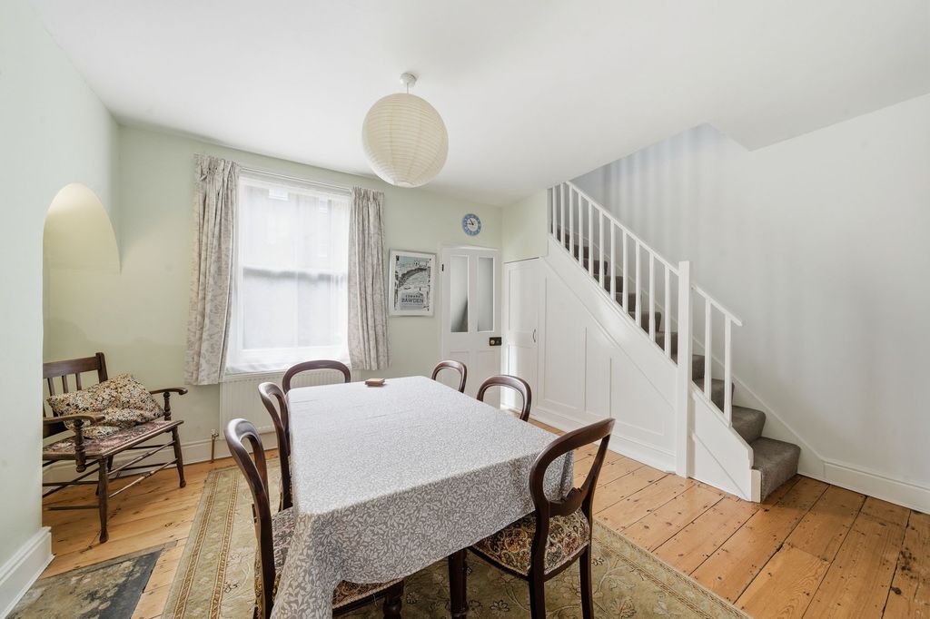 Property photo 3 of 28