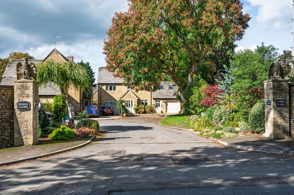 Station Road, Bourton-On-The-Water GL54, 4 bed detached house for sale