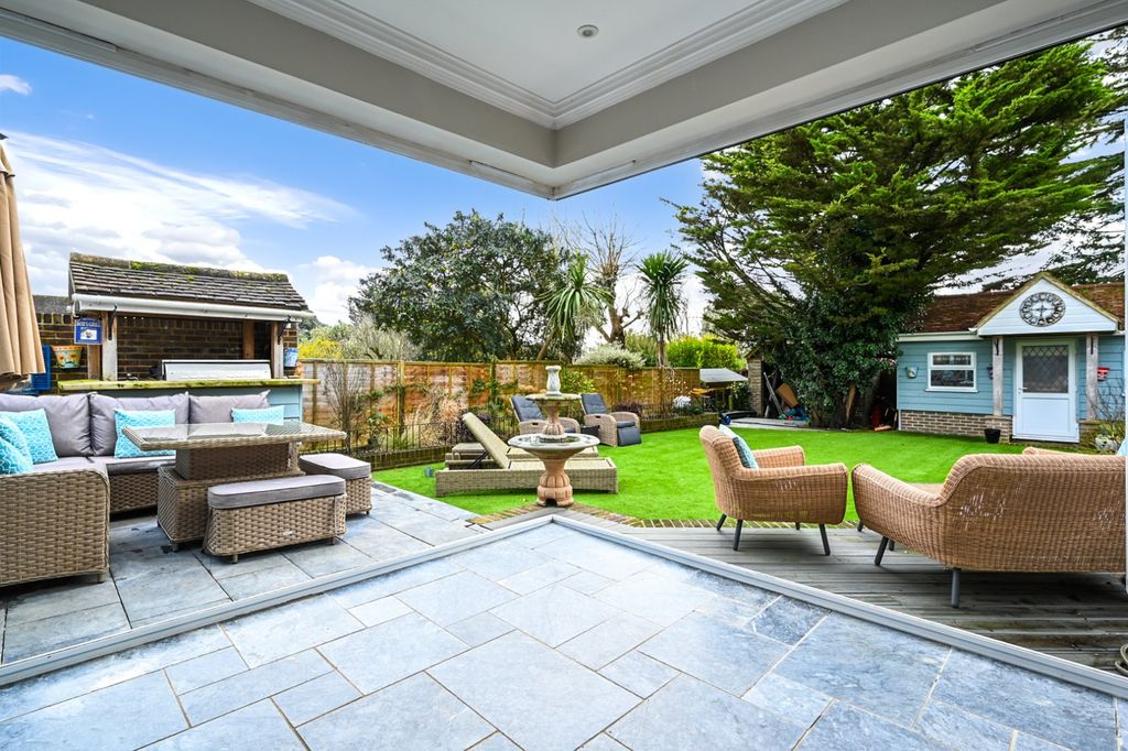 Property photo 2 of 32 Garden View