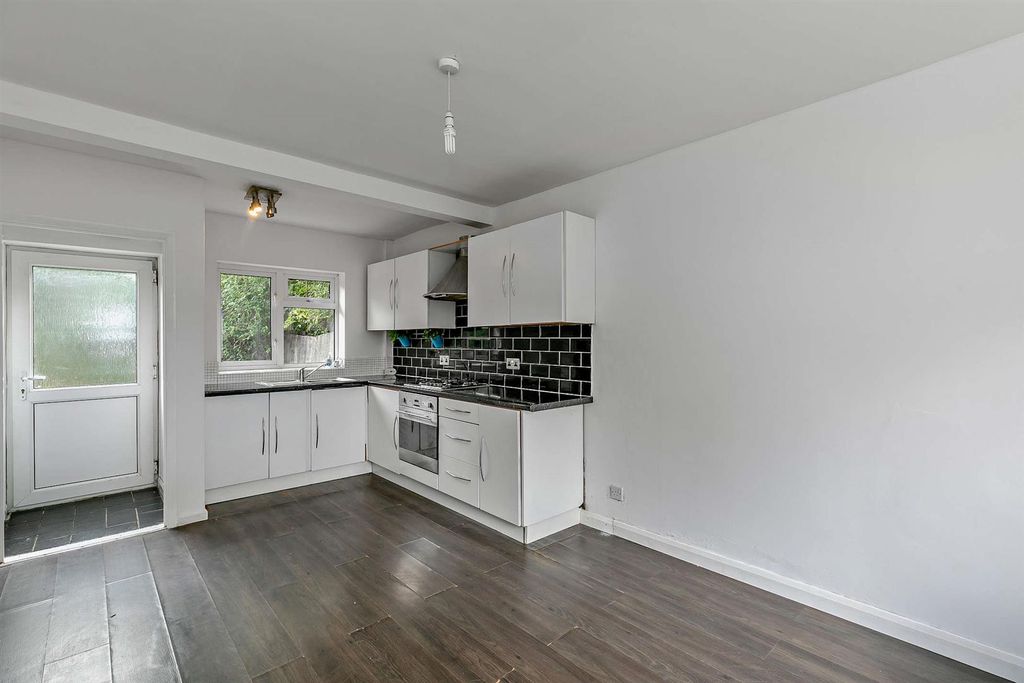 Property photo 2 of 12 8663729-Interior01-800.Jpg