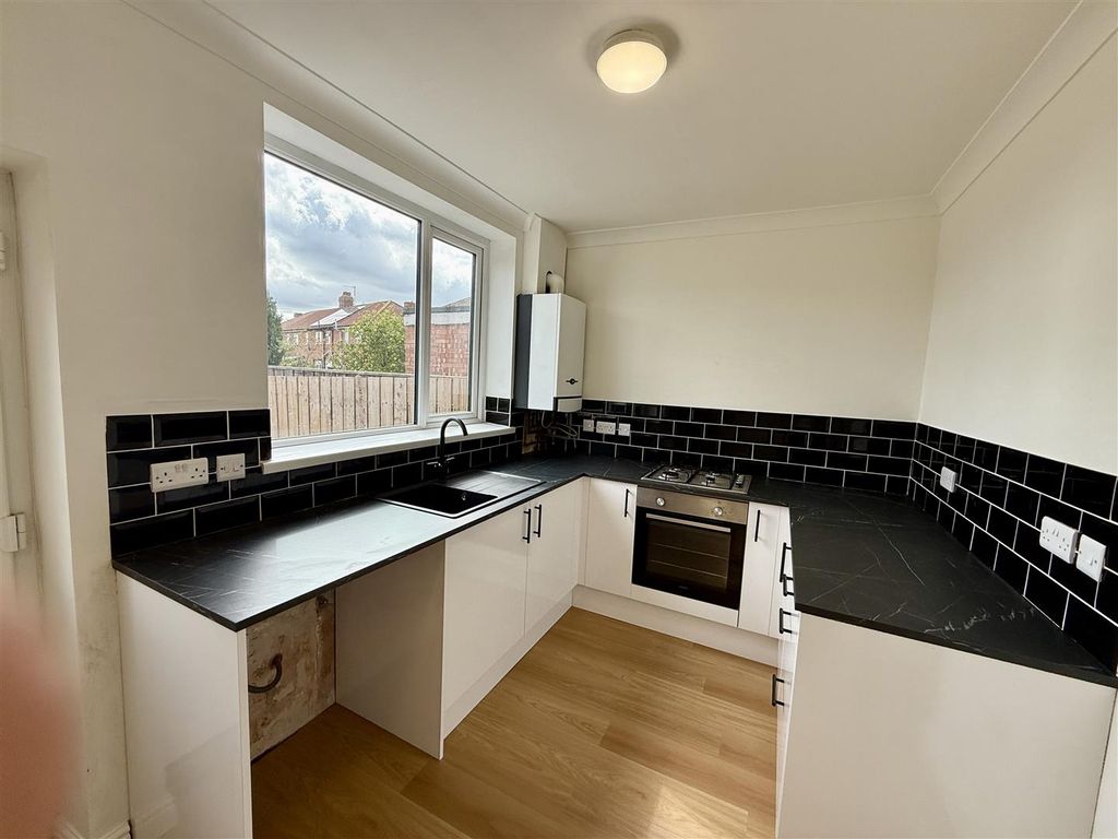Property photo 3 of 8 Kitchen Diner