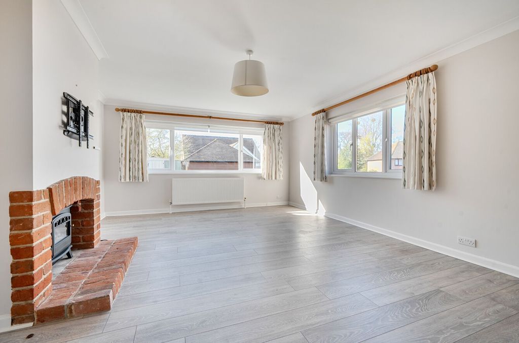 Property photo 2 of 21