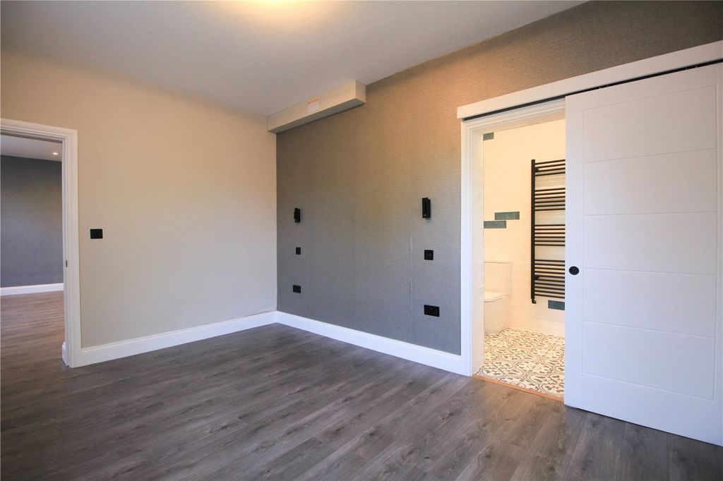 Additional image 8 of 3 bed flat to rentHillcourt Road, Cheltenham, Gloucestershire GL52