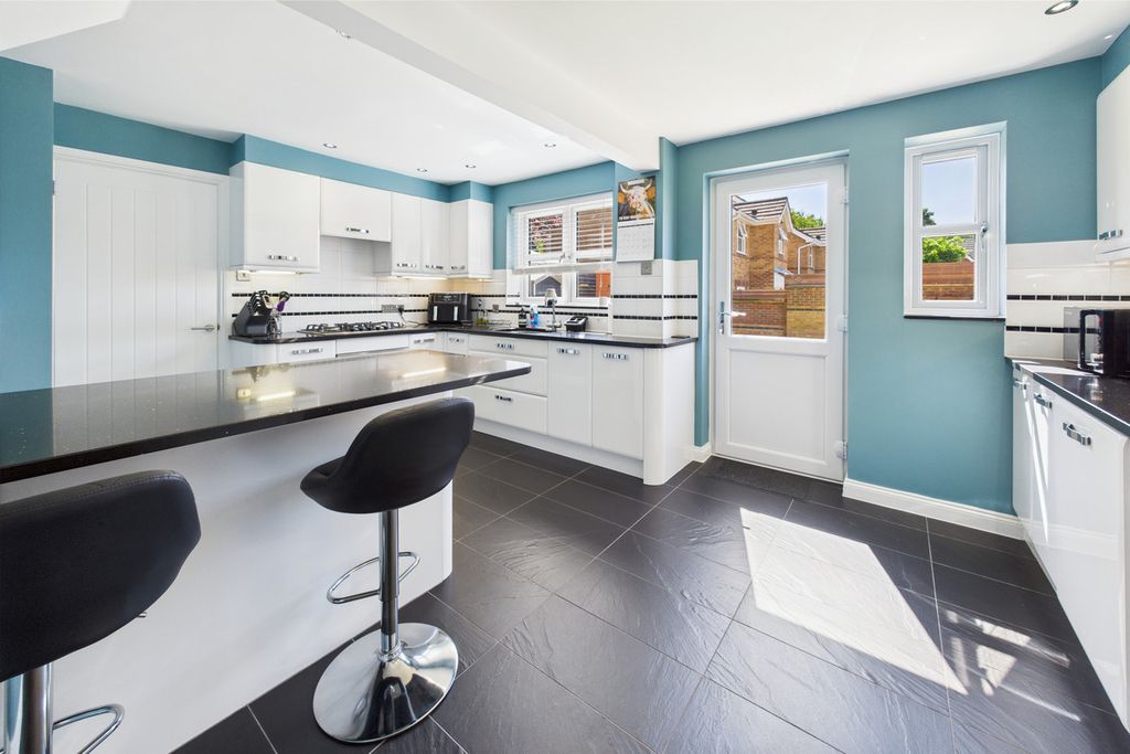 Property photo 3 of 30