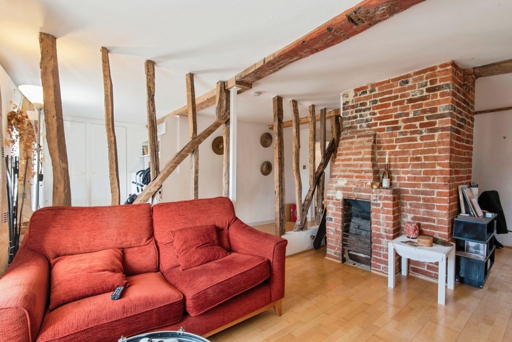 Property photo 3 of 20 Lounge Area.