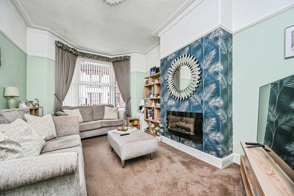 Property photo 2 of 17 Pbox-Img.Jpg