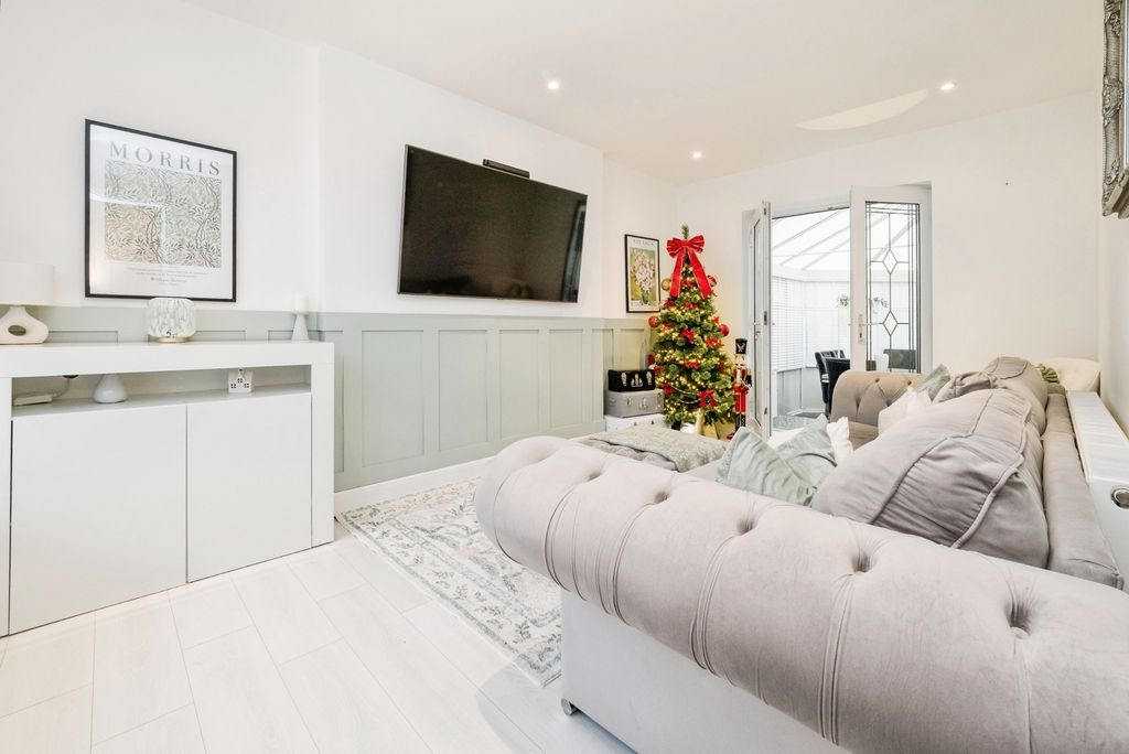 Property photo 3 of 20 Pbox-Img.Jpg