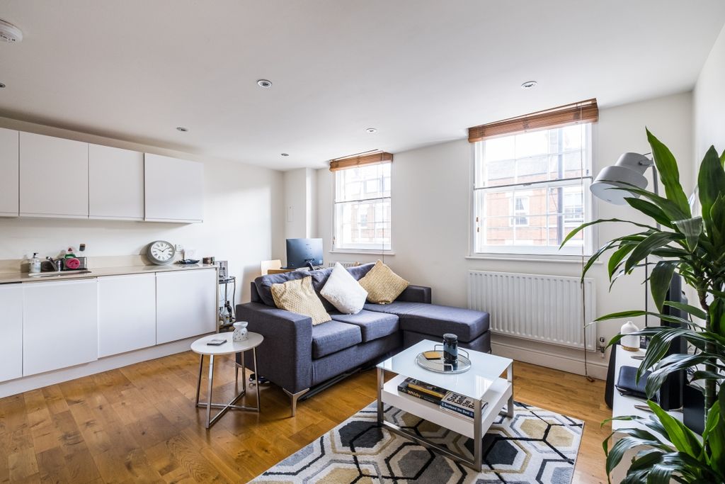 Property photo 1 of 9 Upper Street