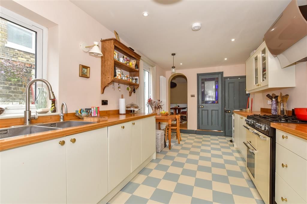 Property photo 2 of 12 Kitchen