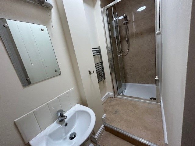 Property photo 2 of 6 Bathroom.Jpg