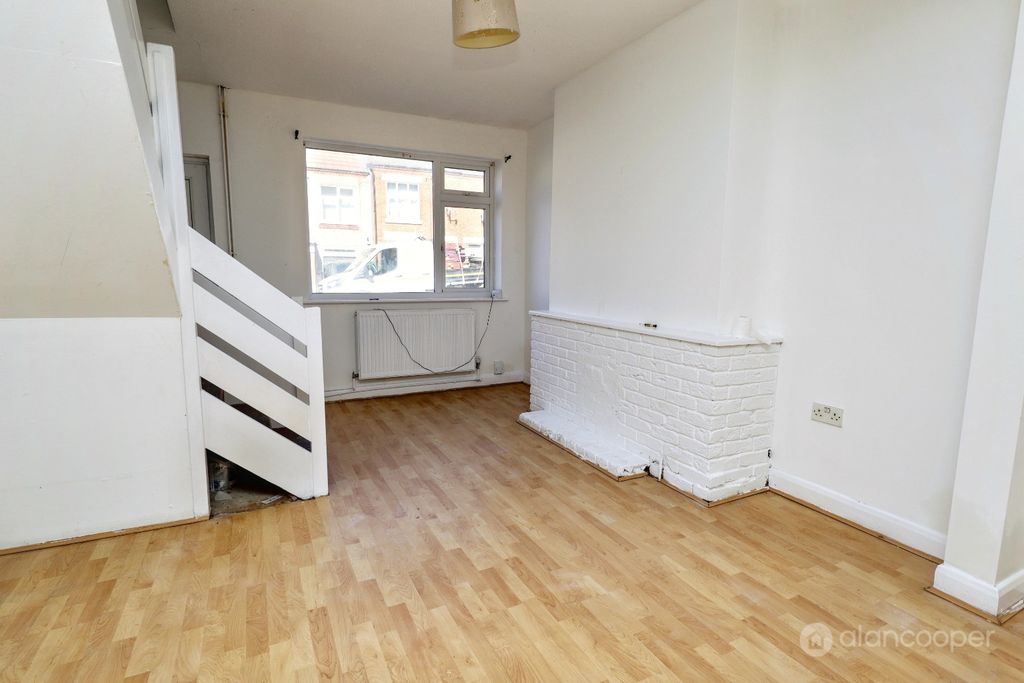 Property photo 2 of 19 5077453