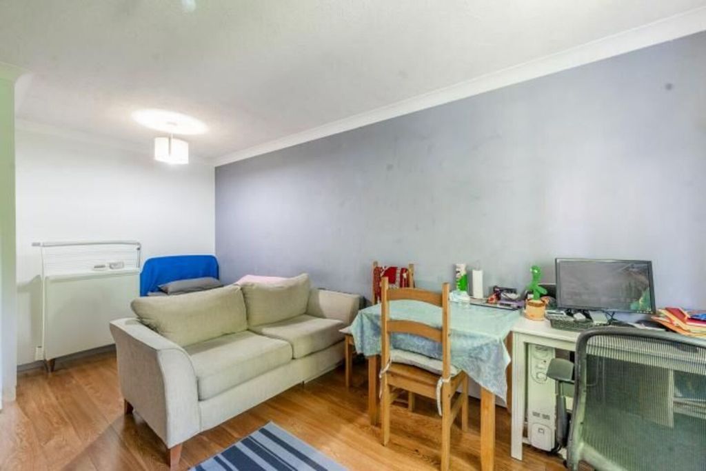 Property photo 2 of 9