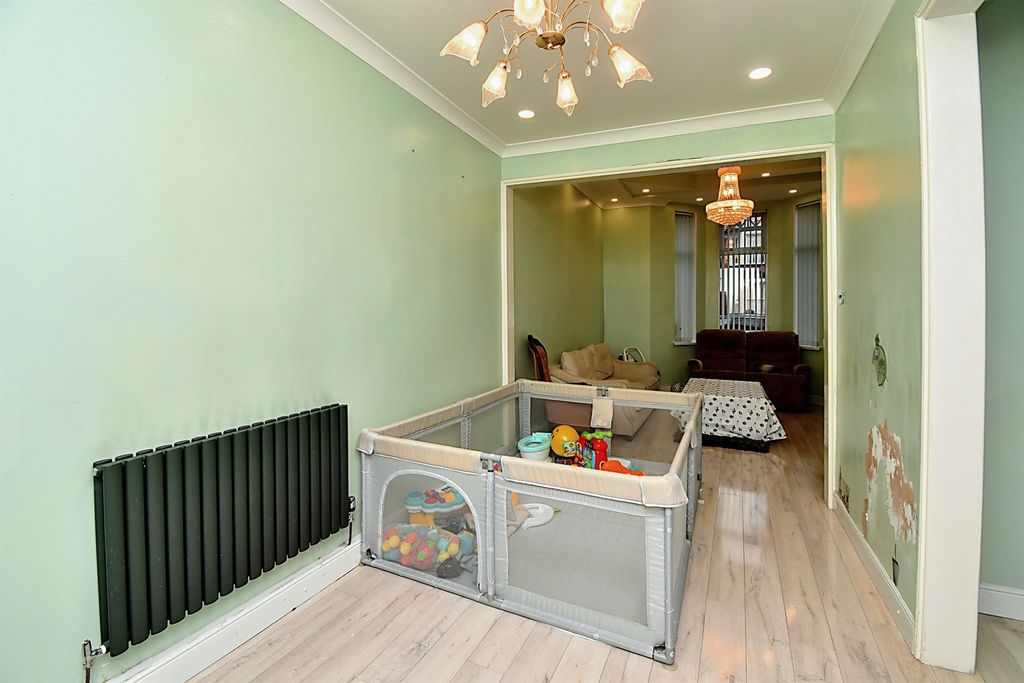 Property photo 3 of 12