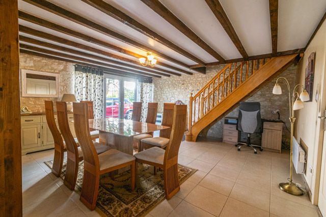 Property photo 2 of 31