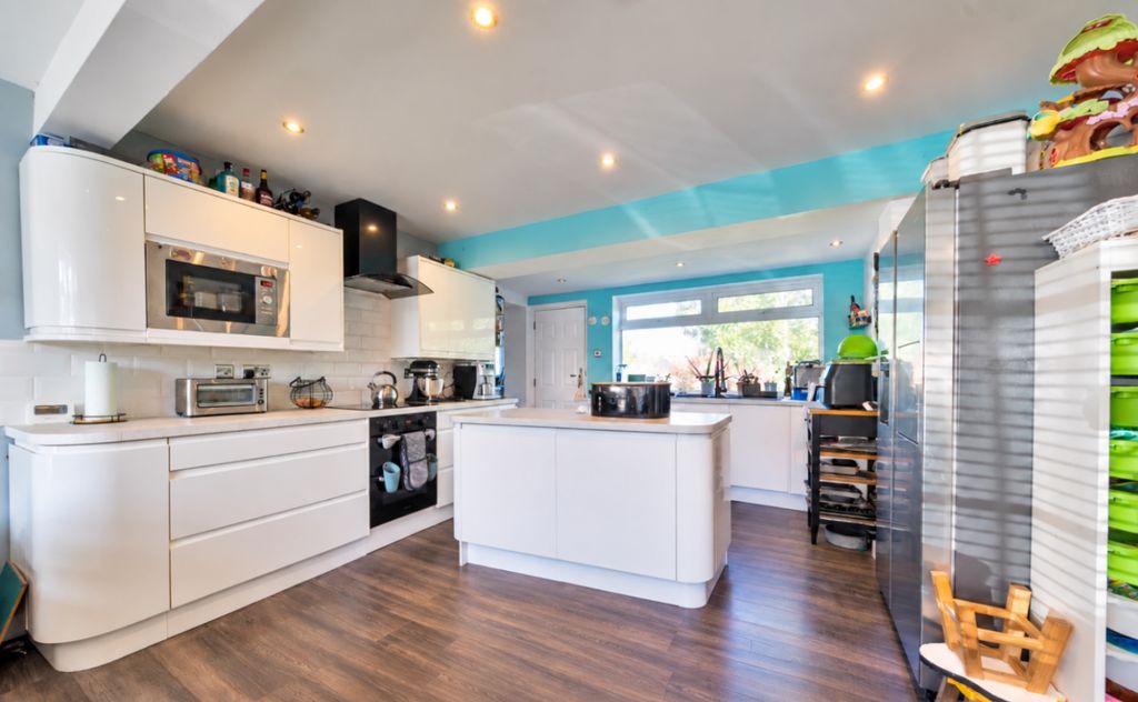 Property photo 3 of 21 Dining Kitchen Rc