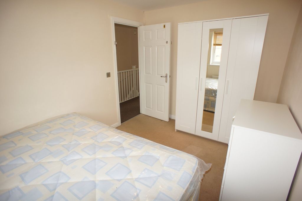 Property photo 3 of 10 Bedroom 4