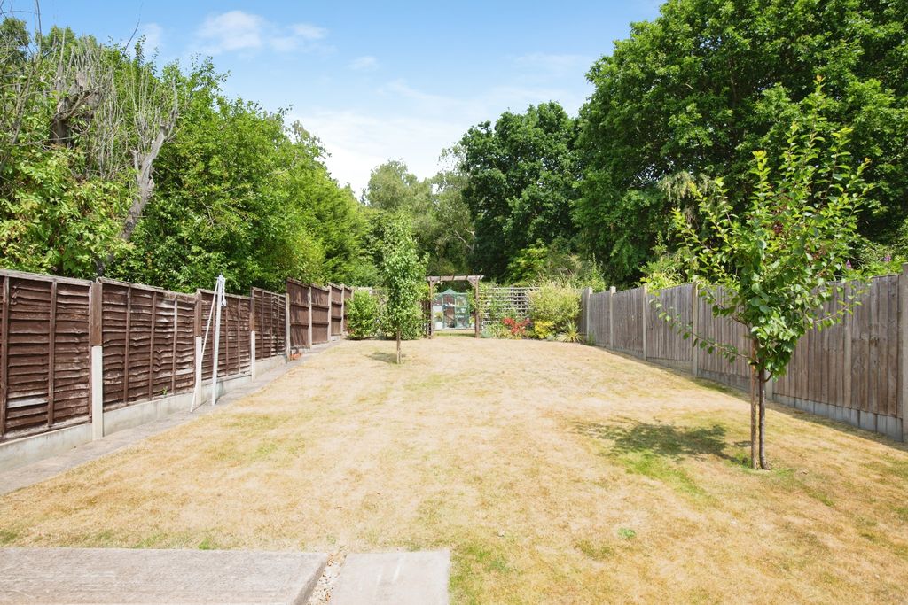 Property photo 3 of 30 533Fa63B-Mw26-1242