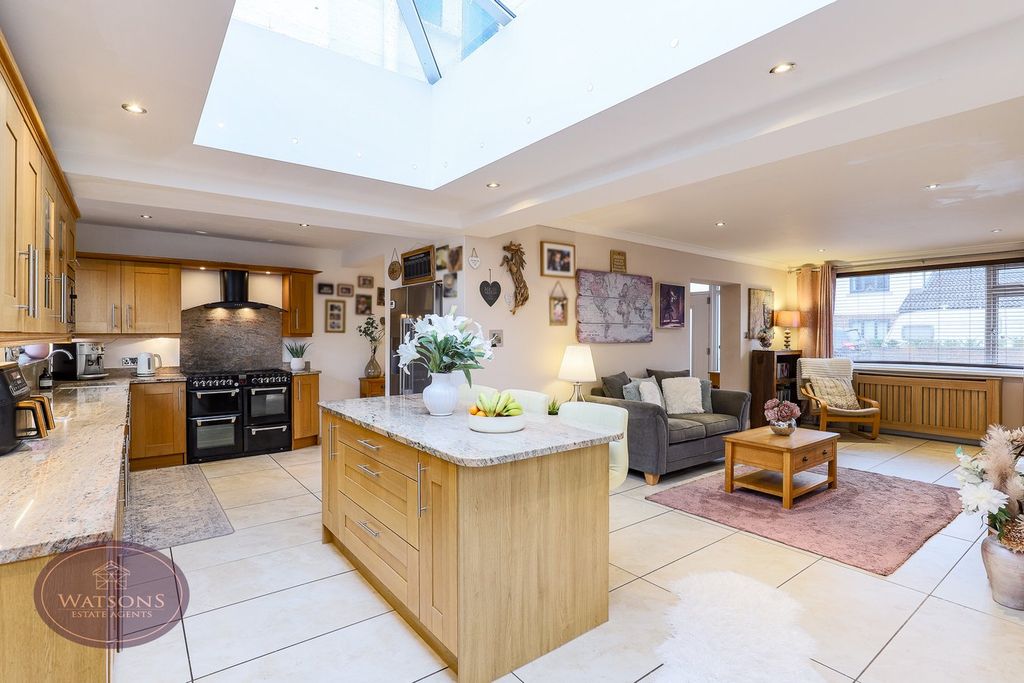 Property photo 2 of 39