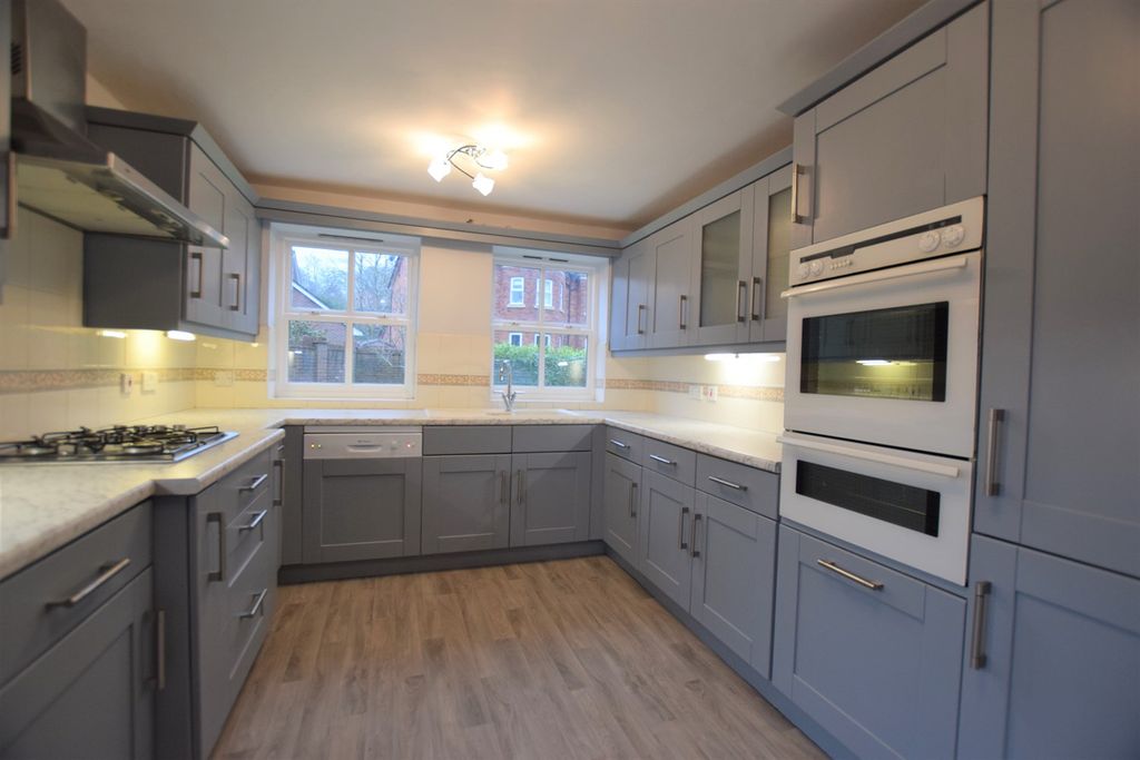 Property photo 2 of 16 Kitchen