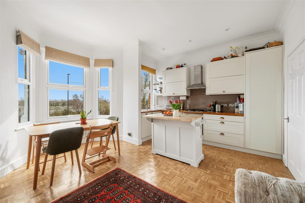 Property photo 3 of 13 Flat 2, 87 Alexandra Road-6.Jpg