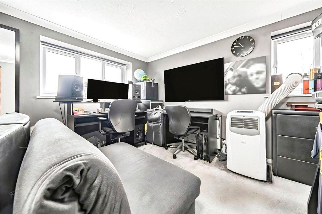 Property photo 2 of 8 Studio Area