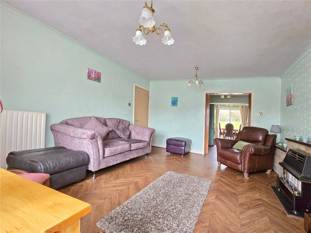 Property photo 3 of 22 Lounge