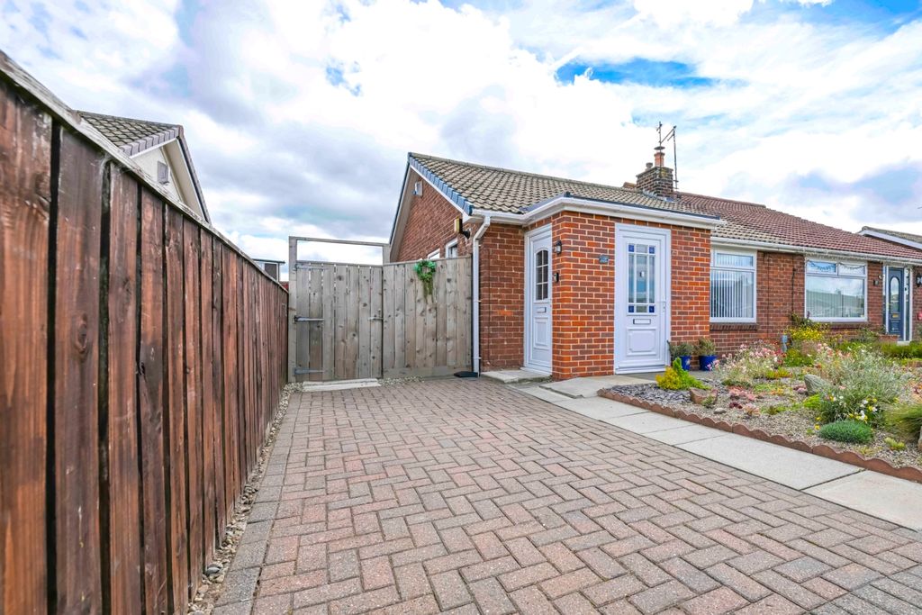 Property photo 1 of 18 Castle Road Ewemove Redcar-17