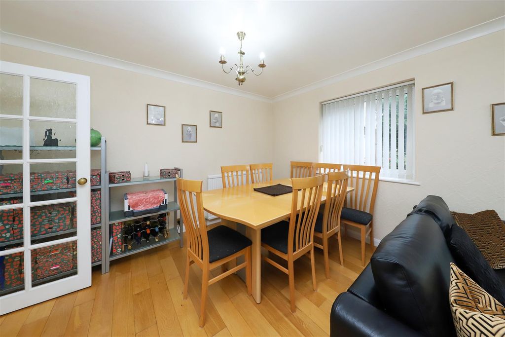 Property photo 3 of 10 Derby House