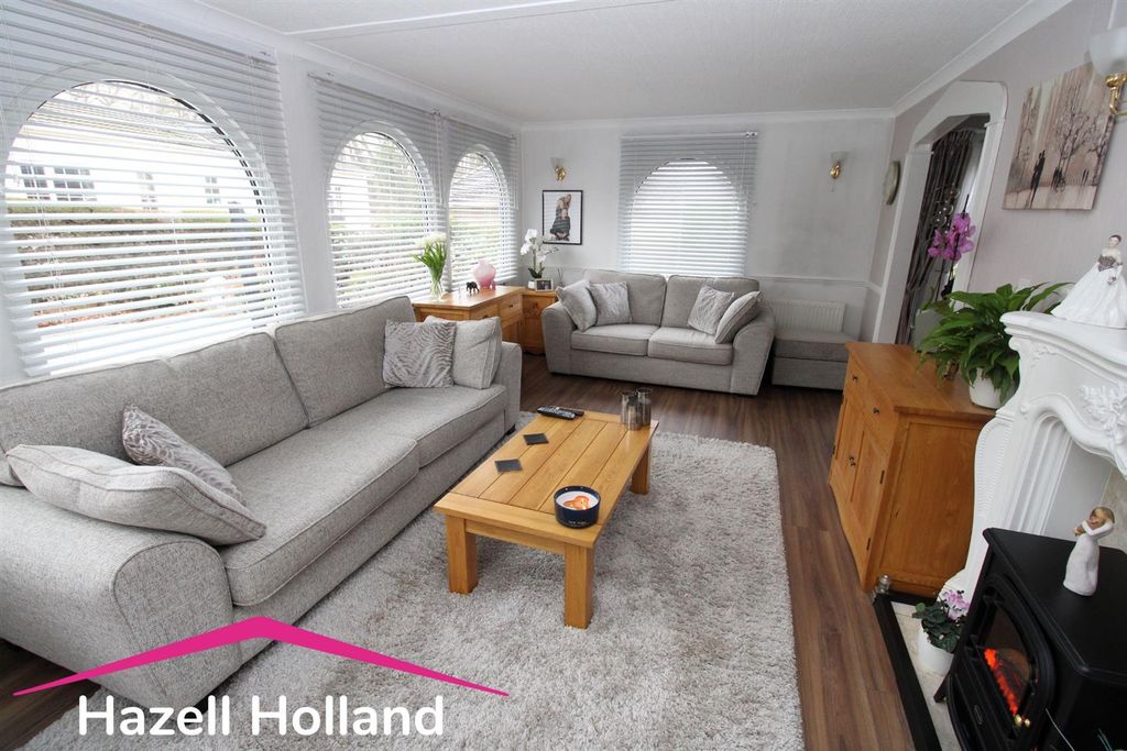 Property photo 2 of 20 Untitled Design (24).Jpg