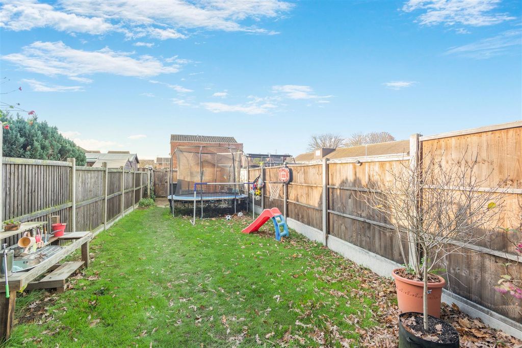 Property photo 2 of 12 8672335-Exterior05.Jpg