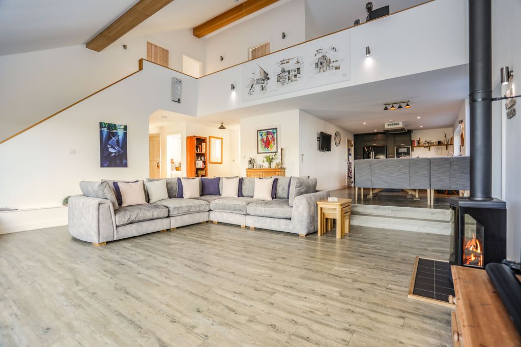 Property photo 2 of 21 Living Room