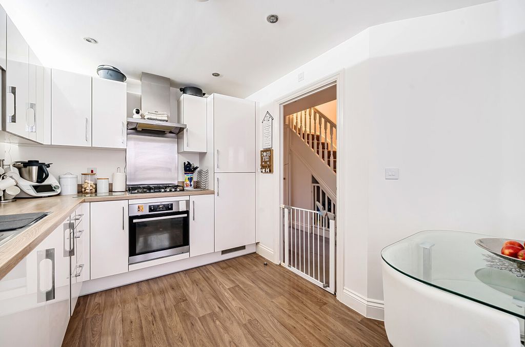 Property photo 3 of 18 1402457-5-6977914...