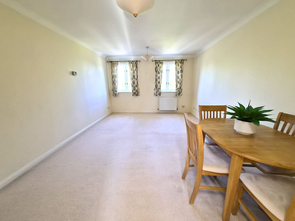 Property photo 2 of 11 Living Room