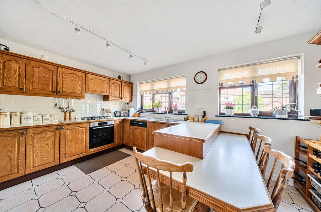 Property photo 3 of 25 Kitchen