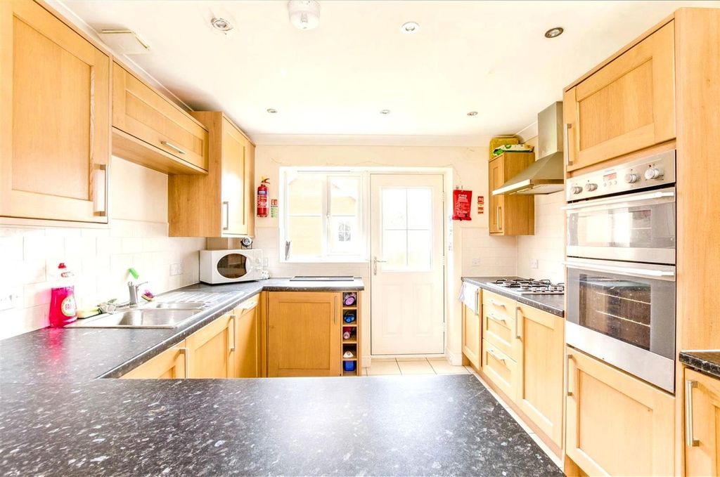 Property photo 2 of 13 Xh79Trpv40Sdzvmdfxrsaa 1.Jpg