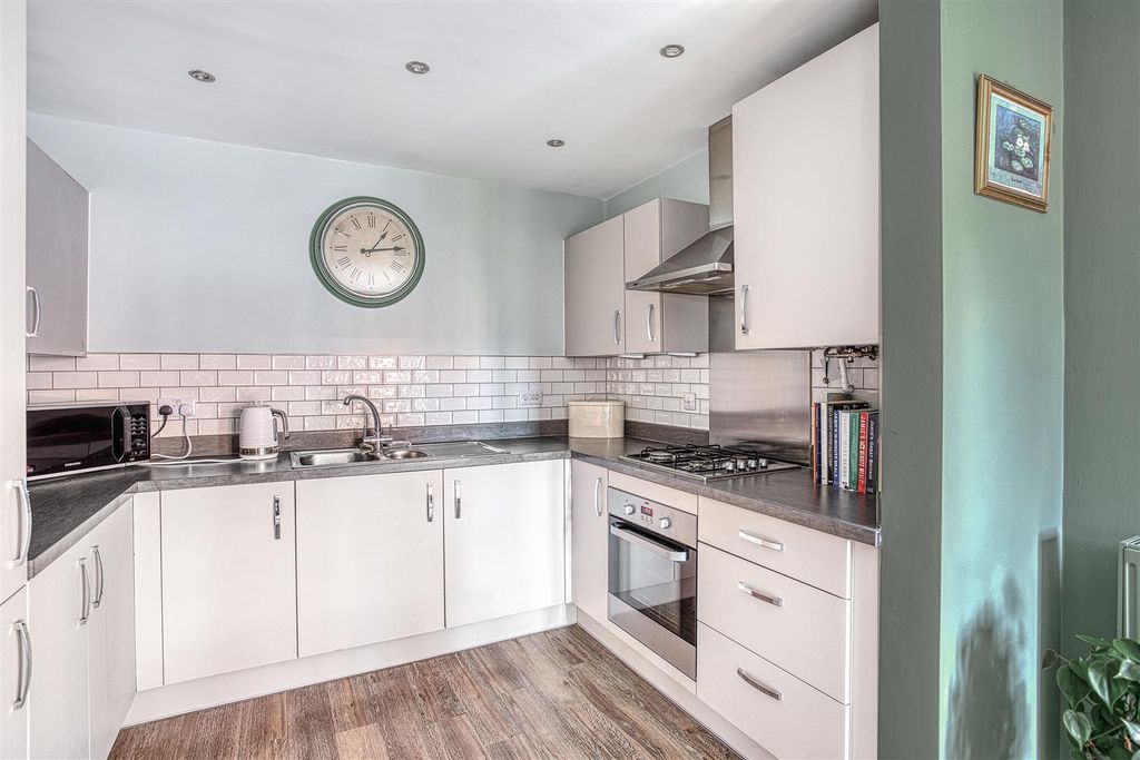 Property photo 2 of 16