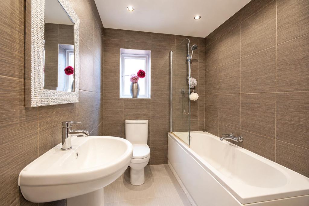 Property photo 3 of 12 Bathroom.Png