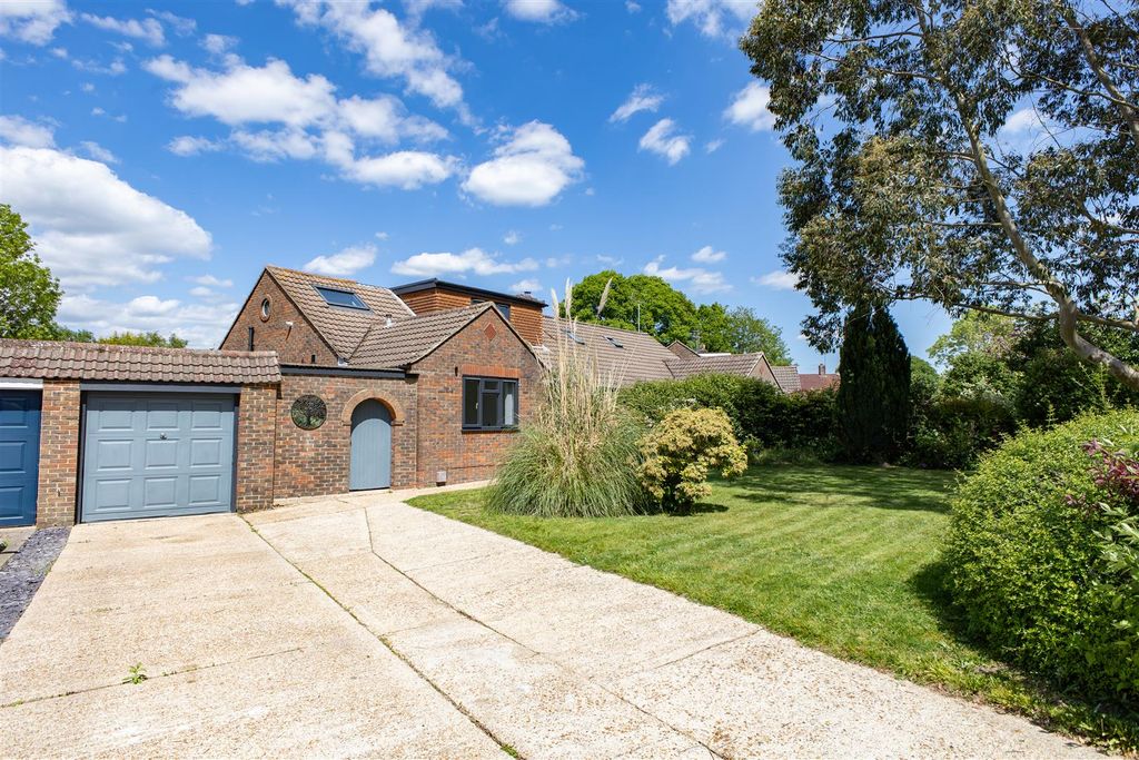 Property photo 1 of 20 Oakroydclose(43).Jpg